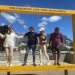 Lis, Staffan, Charlotte och reseledaren i Waterfront efter ankomsten till Sydafrika Lis, Staffan, Charlotte och reseledaren i Waterfront efter ankomsten till Sydafrika