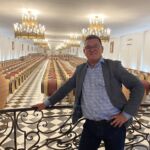 En mycket imponerande fatkällare på Chateau Pape Clement, som är Grand Cru för både sitt vita som röda vin i Pessac-Léognan En mycket imponerande fatkällare på Chateau Pape Clement, som är Grand Cru för både sitt vita som röda vin i Pessac-Léognan