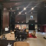 Det märks att de nya ägarna till Chateau Cos d´Estournel har intresse i hotel-branschen, då inredningen på slottet var överraskande läckert Det märks att de nya ägarna till Chateau Cos d´Estournel har intresse i hotel-branschen, då inredningen på slottet var överraskande läckert