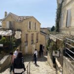 Vackra gränder i St.-Emilion på väg ner till lunchen på Restaurant Le Tertre i St.-Emilion Vackra gränder i St.-Emilion på väg ner till lunchen på Restaurant Le Tertre i St.-Emilion