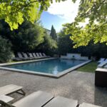 En trevlig pool ingick på Chateau de Mazan En trevlig pool ingick på Chateau de Mazan