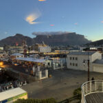 En klassiker på mina resor är besöket på Baia Seafood i Waterfront med denna utsikt mot Table Mountain En klassiker på mina resor är besöket på Baia Seafood i Waterfront med denna utsikt mot Table Mountain