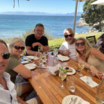 Vi åt en härlig fisk- och skaldjursinspierad lunch på Black Marlin, där många utropade bläckfisken som den bästa någonsin. Mina gäster blev väldigt glada efter lite Chardonnay från Vergelegen Vi åt en härlig fisk- och skaldjursinspierad lunch på Black Marlin, där många utropade bläckfisken som den bästa någonsin. Mina gäster blev väldigt glada efter lite Chardonnay från Vergelegen