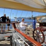 Vår kapten Dominique Rollin från Belgien har en erfarenhet som kapten i 38 år varav 35 på Star Clipper. Här en genomgång innan vi landsteg på Lipari Vår kapten Dominique Rollin från Belgien har en erfarenhet som kapten i 38 år varav 35 på Star Clipper. Här en genomgång innan vi landsteg på Lipari