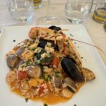En god Risotto Frutti Di Mare i hamnen på Lipari En god Risotto Frutti Di Mare i hamnen på Lipari