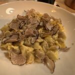 En ljuvlig pasta med tryffel och porcini svamp på Antica Bottega del Vino i Verona En ljuvlig pasta med tryffel och porcini svamp på Antica Bottega del Vino i Verona
