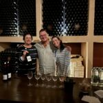 Hela familjen samlad på Le Potazzine i Montalcino. En provning som avslutades med deras Riserva 2015. Riserva har man endast lanserat vid fyra tillfällen på trettio år Hela familjen samlad på Le Potazzine i Montalcino. En provning som avslutades med deras Riserva 2015. Riserva har man endast lanserat vid fyra tillfällen på trettio år