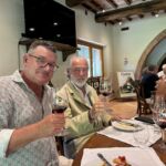 Alltid lika trevligt att träffa greven Francesco Morone Cinzano på Col d´Orcia i Montalcino. Denna gång öppnade han bland annat två magnum Brunello di Montalcino 2010. Samt självklart även deras Riserva Poggio Al Vento 2015 och 2017 Olmaia på Cabernet Sauvignon Alltid lika trevligt att träffa greven Francesco Morone Cinzano på Col d´Orcia i Montalcino. Denna gång öppnade han bland annat två magnum Brunello di Montalcino 2010. Samt självklart även deras Riserva Poggio Al Vento 2015 och 2017 Olmaia på Cabernet Sauvignon