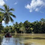 Man kunde boka sig på olika utflykter och jag valde en flodbåt på Indian River på Dominica, där filmen Pirates of the Caribbean spelades in med Johnny Depp Man kunde boka sig på olika utflykter och jag valde en flodbåt på Indian River på Dominica, där filmen Pirates of the Caribbean spelades in med Johnny Depp
