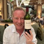 Jag och Richard Hilton åt en bättre middag på Rooi, som ligger på hotellet One & Only och vi drack denna ljuvliga Cabernet Sauvignon Jag och Richard Hilton åt en bättre middag på Rooi, som ligger på hotellet One & Only och vi drack denna ljuvliga Cabernet Sauvignon