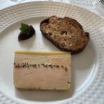 En ljuvlig skiva anklever vid lunchen på Grillade Gourmande i Epernay En ljuvlig skiva anklever vid lunchen på Grillade Gourmande i Epernay