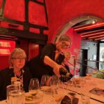 Mme. Humbrecht är utmärkt sommelier på Table de Gourmet Mme. Humbrecht är utmärkt sommelier på Table de Gourmet