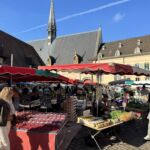 På lördagar är det mat marknad i Beaune På lördagar är det mat marknad i Beaune