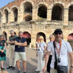 Sedan ett par år tillbaka i tiden använder jag mig av Andrea som eminent guide i Verona. Han är så stolt över sin stad och häcklar gärna Florens, Rom och städerna mellan Neapel och Sicilien Sedan ett par år tillbaka i tiden använder jag mig av Andrea som eminent guide i Verona. Han är så stolt över sin stad och häcklar gärna Florens, Rom och städerna mellan Neapel och Sicilien