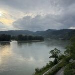Solnedgång över floden Donau från Schloss Dürnstein Solnedgång över floden Donau från Schloss Dürnstein