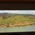 Man delar in vinerna i Steinfeder, Federspiel samt Smaragd. Klassning är mycket lik den i Bourgogne med Village på den flacka delen närmast floder och Premier Cru och Grand Cru på slänten Man delar in vinerna i Steinfeder, Federspiel samt Smaragd. Klassning är mycket lik den i Bourgogne med Village på den flacka delen närmast floder och Premier Cru och Grand Cru på slänten