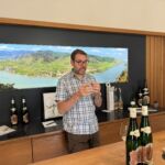 Hos Weingut Knoll fick vi en riktig genomkörare med säkert 12 viner att prova Hos Weingut Knoll fick vi en riktig genomkörare med säkert 12 viner att prova