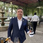 Min vän Jacquin har varit sommelier på Vintage House sedan tidernas begynnelse Min vän Jacquin har varit sommelier på Vintage House sedan tidernas begynnelse
