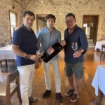 Oscar, Diego och jag presenterade stolt en 9 liters 2020 till lunch som bestod av di-lamm Oscar, Diego och jag presenterade stolt en 9 liters 2020 till lunch som bestod av di-lamm