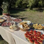 En liten trevlig buffé med tilltugg till vinprovningen hos Poderi del Paradaiso En liten trevlig buffé med tilltugg till vinprovningen hos Poderi del Paradaiso