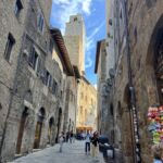 Vi hade även lite tid i San Gimignano för lunch på egen hand och en glasstrut Vi hade även lite tid i San Gimignano för lunch på egen hand och en glasstrut