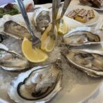 Vid en ledig lunch njöt jag av lite ostron från Arcachon Vid en ledig lunch njöt jag av lite ostron från Arcachon