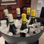 Under vår seglats höll jag i tre vinprovningar ombord för mig grupp . Ett tema var vit Bourgogne där vi jämförde Chablis, Pouilly-Fuissé, Meursault och Puligny-Montrachet med varandra Under vår seglats höll jag i tre vinprovningar ombord för mig grupp . Ett tema var vit Bourgogne där vi jämförde Chablis, Pouilly-Fuissé, Meursault och Puligny-Montrachet med varandra