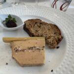 Det blev en god lunch i Epernay med både bakad som halstrad anklever Det blev en god lunch i Epernay med både bakad som halstrad anklever