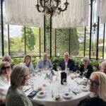 Några av mina gäster satt i kupolen och avnjöt lunchen på tvåstjärniga Le Parc ** i Reims Några av mina gäster satt i kupolen och avnjöt lunchen på tvåstjärniga Le Parc ** i Reims