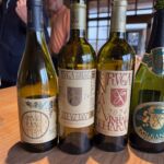 Strålande vita viner på Koshu-druvan på Katsunuma Winery i Yamanashi Strålande vita viner på Koshu-druvan på Katsunuma Winery i Yamanashi
