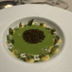Vi hade två lediga kvällar i Tokyo. Jag och några kamrater hade bokat bord på trestjärniga Sézanne. Detta besök skulle bli ett av mitt livs största gastronomiska upplevelser Vi hade två lediga kvällar i Tokyo. Jag och några kamrater hade bokat bord på trestjärniga Sézanne. Detta besök skulle bli ett av mitt livs största gastronomiska upplevelser