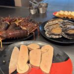 Det serverades anklever, abalone samt hummer vid vår Teppanyaki-lunch Det serverades anklever, abalone samt hummer vid vår Teppanyaki-lunch