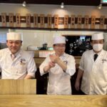 Glada sushi-kockar på Gyoshan i Kanasawa Glada sushi-kockar på Gyoshan i Kanasawa