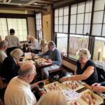 Här njuter mina gäster av underbar sushi Här njuter mina gäster av underbar sushi