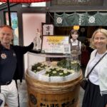 På vägen till Fushimi Inari templet hittade vännerna Susanne & Lars lite inlagda gurkor, vilket gjorde dom överlyckliga På vägen till Fushimi Inari templet hittade vännerna Susanne & Lars lite inlagda gurkor, vilket gjorde dom överlyckliga