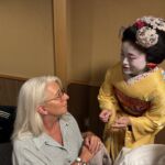 Vi hade en middag med Geisha och Maiko på Gion Kyo-Ryori Hanasaki Vi hade en middag med Geisha och Maiko på Gion Kyo-Ryori Hanasaki
