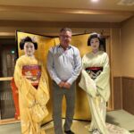 Vi hade en middag med Geisha och Maiko på Gion Kyo-Ryori Hanasaki Vi hade en middag med Geisha och Maiko på Gion Kyo-Ryori Hanasaki