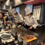 Vid en Teppanyaki häll stekte man våra Kobe-biffar till perfektion Vid en Teppanyaki häll stekte man våra Kobe-biffar till perfektion