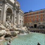 Vi var inte ensamma vid Fontana di Trevi under vår tre timmar långa sightseeing till fots i Rom Vi var inte ensamma vid Fontana di Trevi under vår tre timmar långa sightseeing till fots i Rom