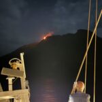22:00 passerade vi Stromboli, där Ingrid Bergman spelat in en film och denna kväll var vulkanen aktiv 22:00 passerade vi Stromboli, där Ingrid Bergman spelat in en film och denna kväll var vulkanen aktiv
