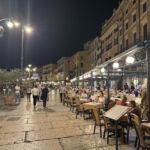 Piazza Brá på kvällen är aldrig folktomt Piazza Brá på kvällen är aldrig folktomt