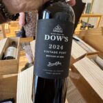 På Dow´s fick jag möjlighet att prova deras nylanserade 2024 Vintage Port. Så enorm och jag liknar den med magiska 2011