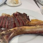 Hos Asador Alameda i Fuenmayor åt vi denna ljuvliga Chuleton från en mjölkko från Galicien